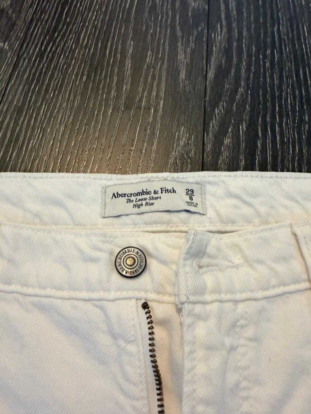 Abercrombie The Loose Short High Rise in White - Picture 5 of 5